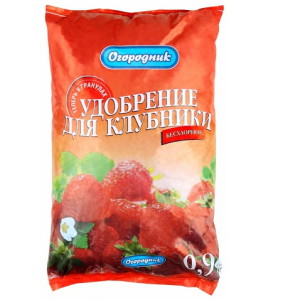 На фото - удобрение для клубники, ogorod.ua